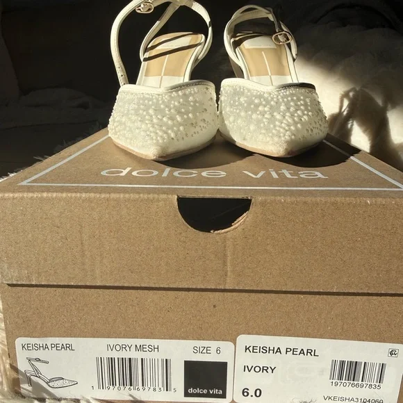 Dolce Vita Cream Pointed Toe Heels - Picture 4 of 6